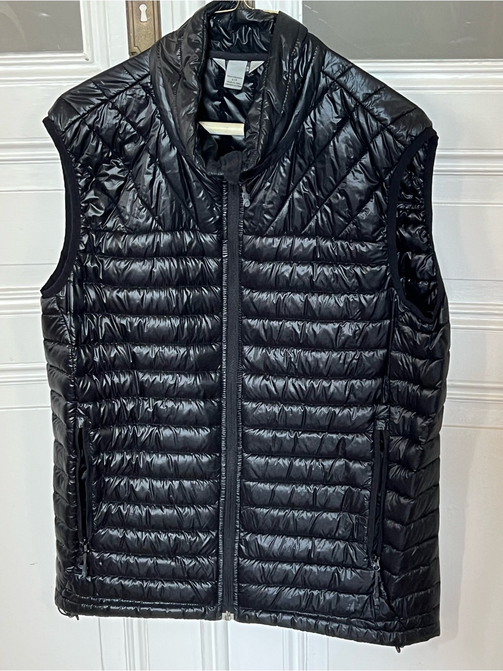 Mountain Equipment Co-op Canada Men's Black Quilted Light Puffer Vest  Size S